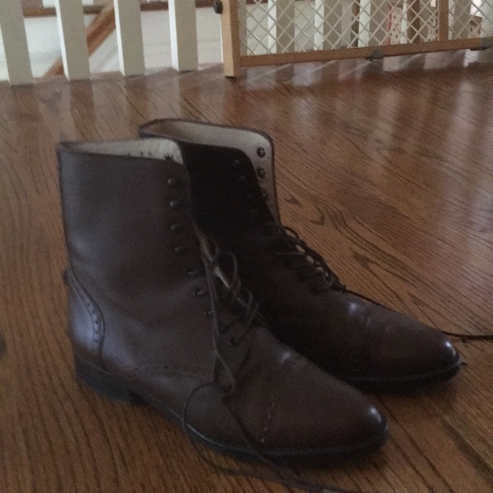 Leather boots dark brown never worn